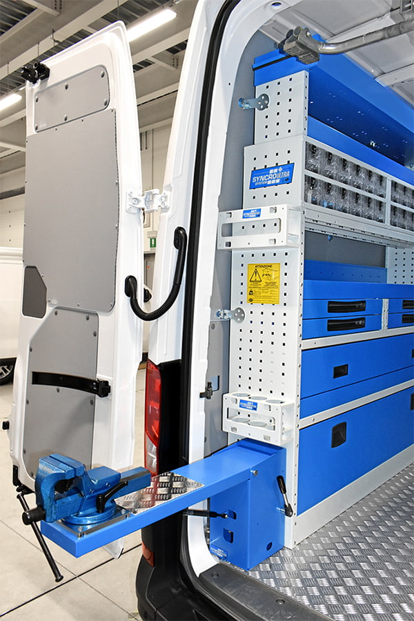 Portamorsa basculante aperto su MAN TGE L4 H3 Syncro System Emilia