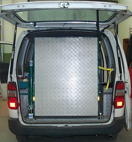 furgone piccolo con rampa di carico su misura Syncro Emilia